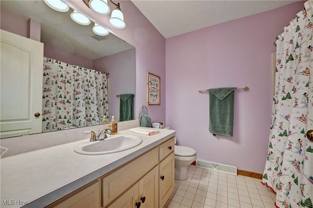 1006 Glen Drive NE, New Philadelphia, OH 44663