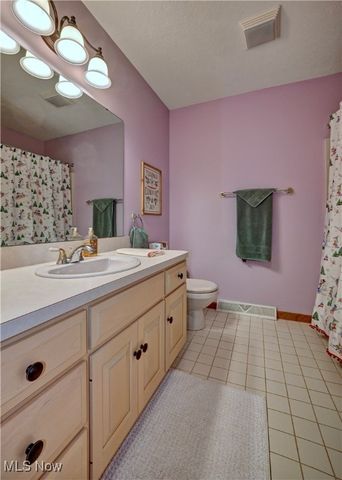 1006 Glen Drive NE, New Philadelphia, OH 44663