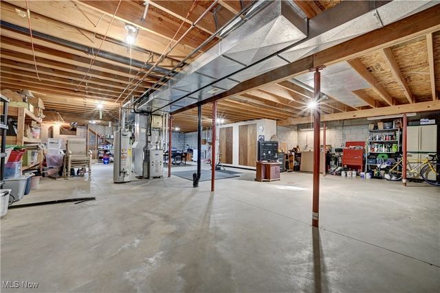 1006 Glen Drive NE, New Philadelphia, OH 44663