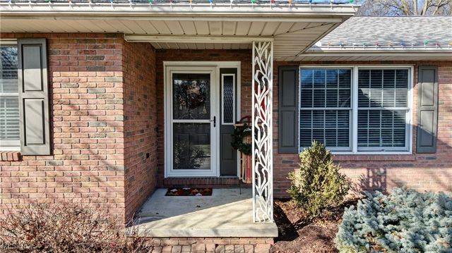 1006 Glen Drive NE, New Philadelphia, OH 44663