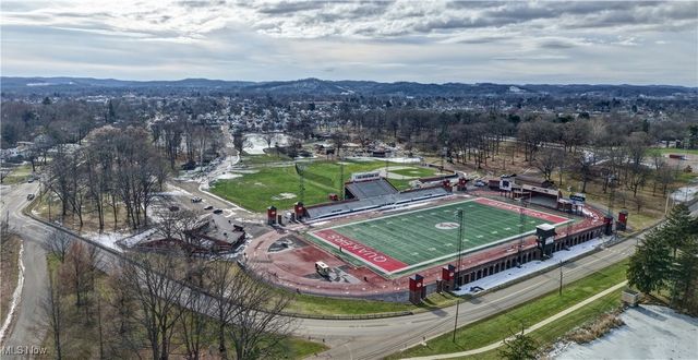 1006 Glen Drive NE, New Philadelphia, OH 44663