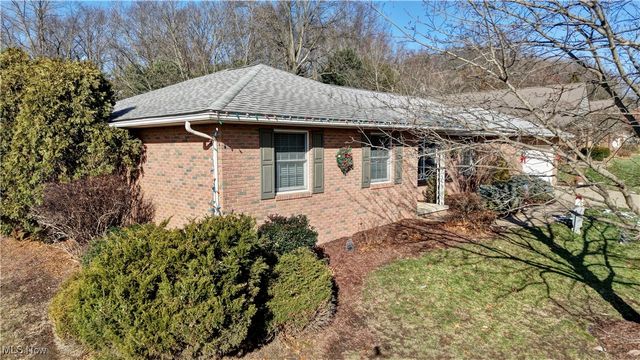 1006 Glen Drive NE, New Philadelphia, OH 44663