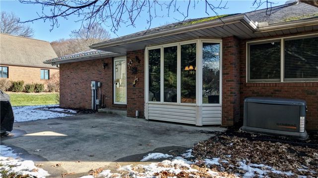 1006 Glen Drive NE, New Philadelphia, OH 44663