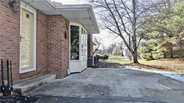 1006 Glen Drive NE, New Philadelphia, OH 44663