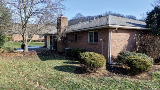 1006 Glen Drive NE, New Philadelphia, OH 44663