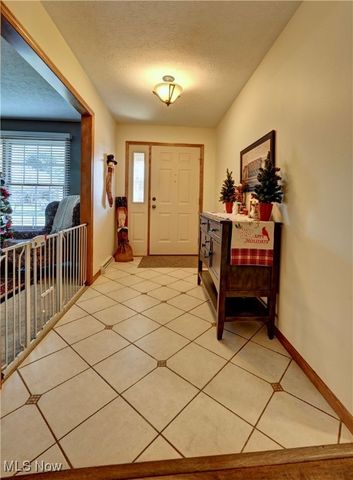 1006 Glen Drive NE, New Philadelphia, OH 44663