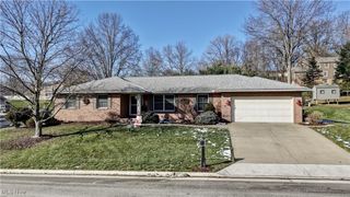 1006 Glen Drive NE, New Philadelphia, OH 44663
