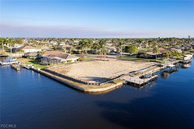 3303 SE 18th PL, Cape Coral, FL 33904