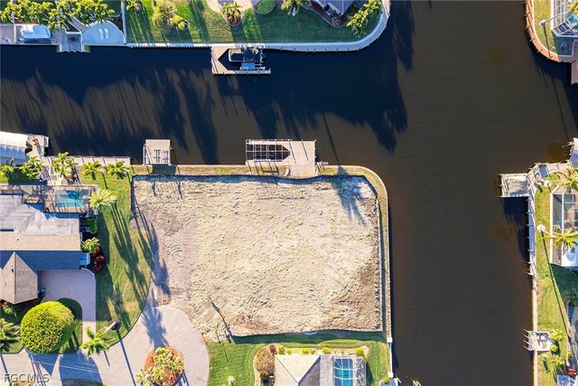 3303 SE 18th PL, Cape Coral, FL 33904