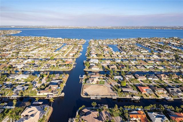 3303 SE 18th PL, Cape Coral, FL 33904