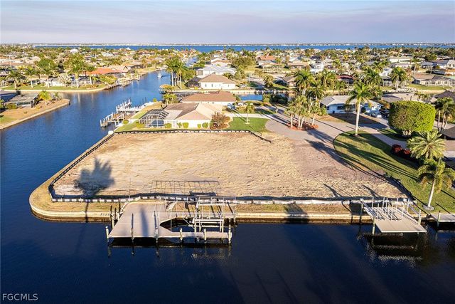 3303 SE 18th PL, Cape Coral, FL 33904
