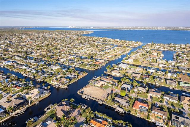 3303 SE 18th PL, Cape Coral, FL 33904