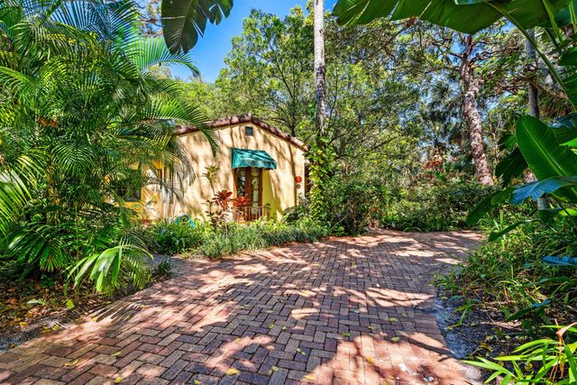 825 Alamanda Street, Boca Raton, FL 33486