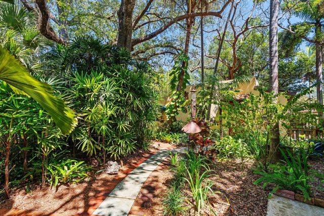 825 Alamanda Street, Boca Raton, FL 33486