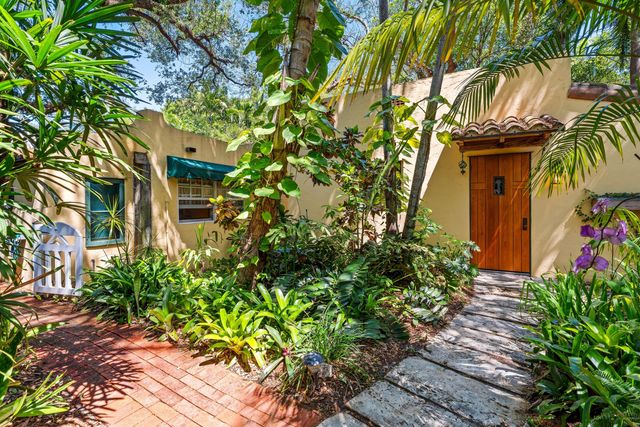 825 Alamanda Street, Boca Raton, FL 33486