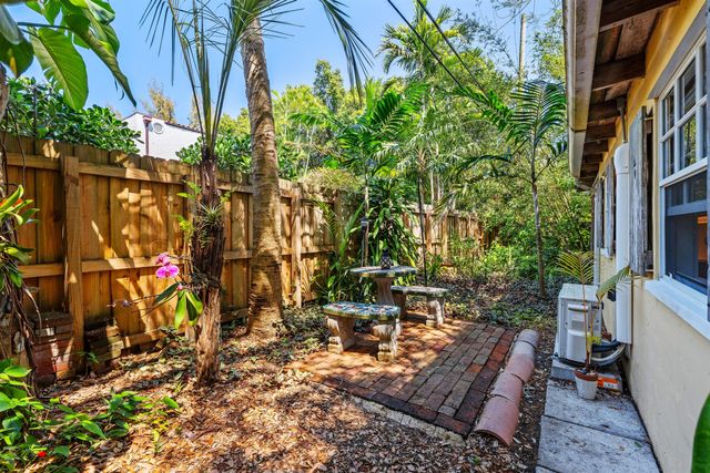 825 Alamanda Street, Boca Raton, FL 33486