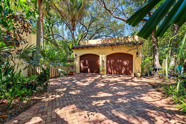 825 Alamanda Street, Boca Raton, FL 33486