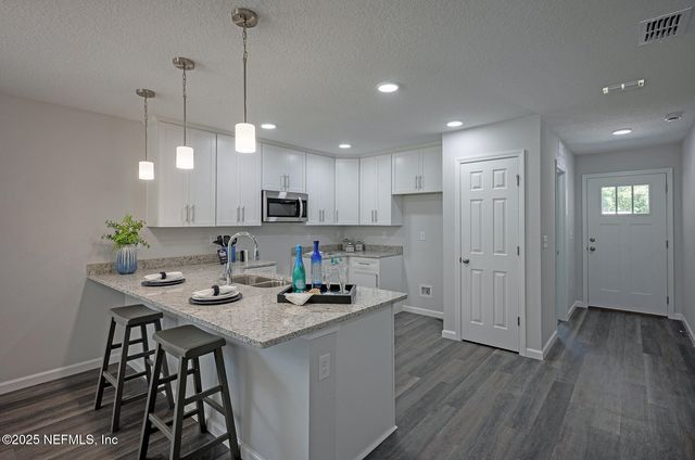 15236 ROBERT Avenue, Jacksonville, FL 32218