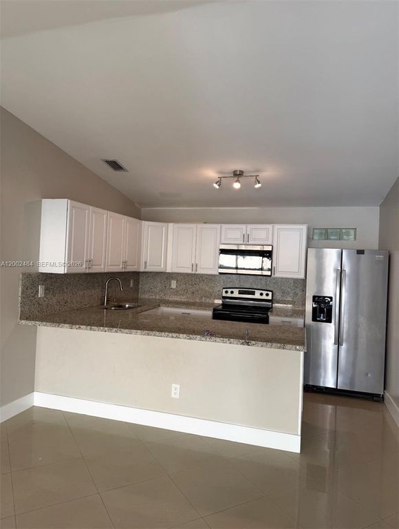 17501 SW 142nd Ct, Miami, FL 33177