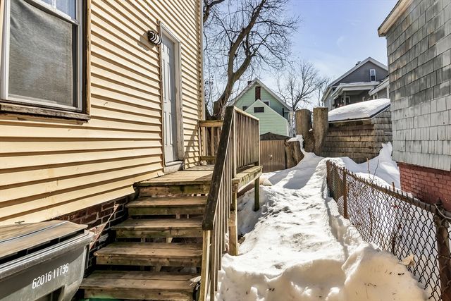 18 Pentucket St, Haverhill, MA 01830