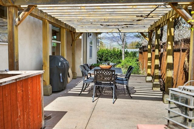 692 Vansant Street, Ashland, OR 97520