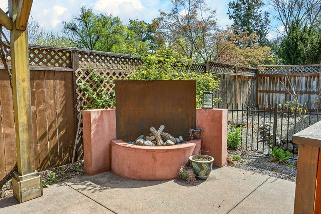 692 Vansant Street, Ashland, OR 97520