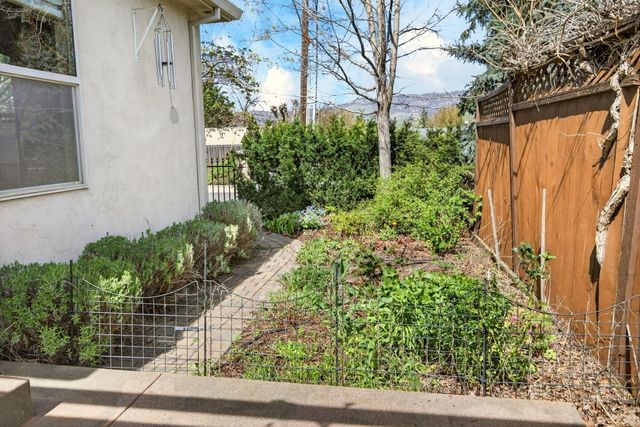 692 Vansant Street, Ashland, OR 97520