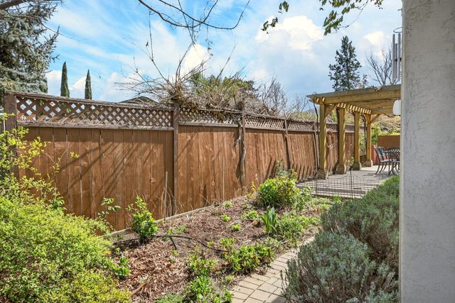 692 Vansant Street, Ashland, OR 97520