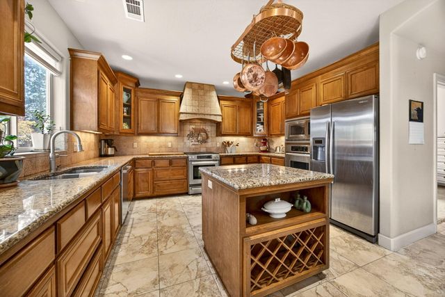 692 Vansant Street, Ashland, OR 97520