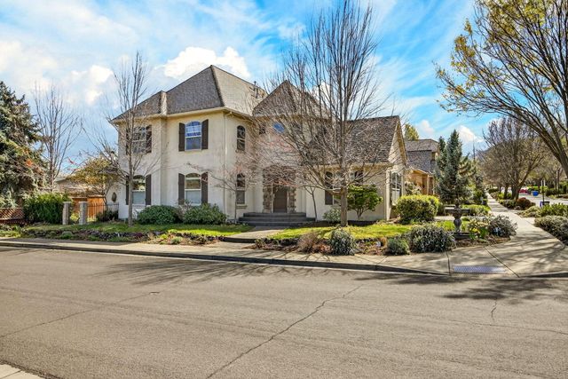 692 Vansant Street, Ashland, OR 97520