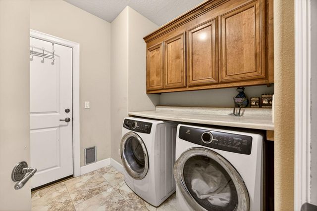 692 Vansant Street, Ashland, OR 97520