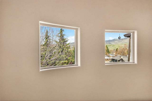 692 Vansant Street, Ashland, OR 97520