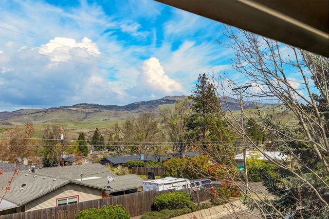 692 Vansant Street, Ashland, OR 97520