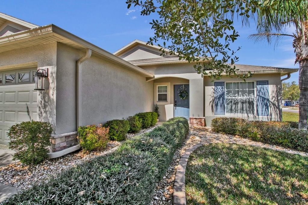 Image 4 of property listing at 18565 STROMBURY DRIVE, Land O Lakes, FL 34638