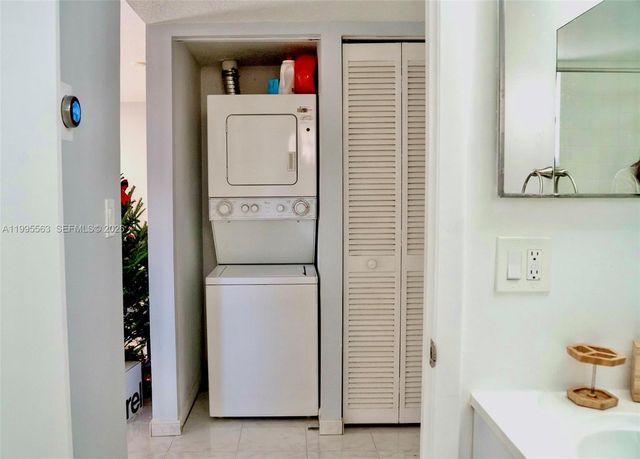 430 SE 7th St 201E, Dania Beach, FL 33004