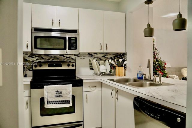 430 SE 7th St 201E, Dania Beach, FL 33004