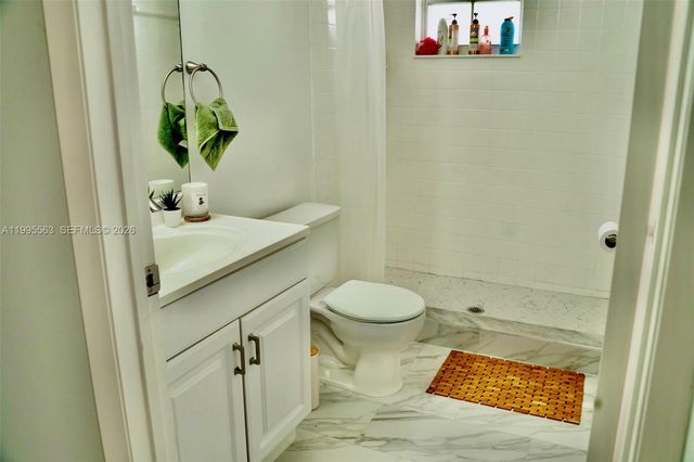 430 SE 7th St 201E, Dania Beach, FL 33004