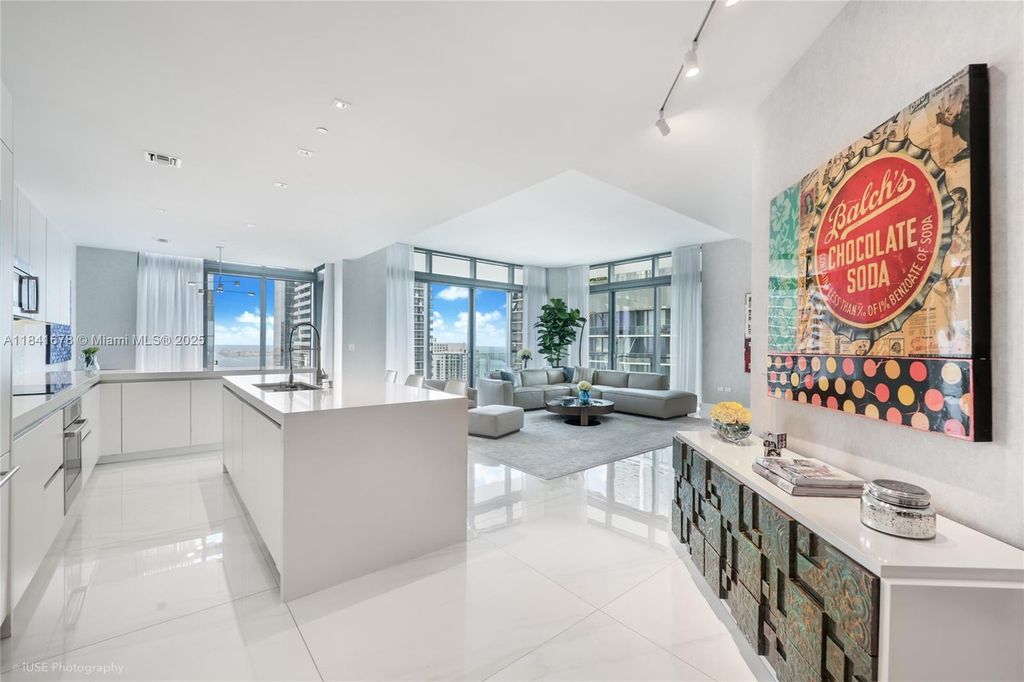 88 SW 7 Street 4101, Miami, FL 33130