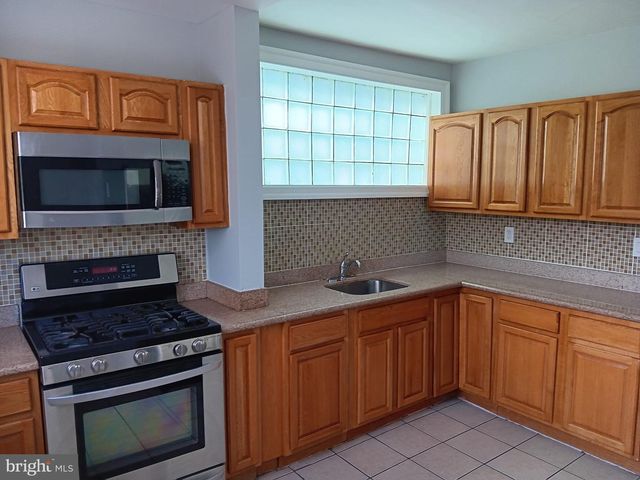 5911 REACH ST, Philadelphia, PA 19120