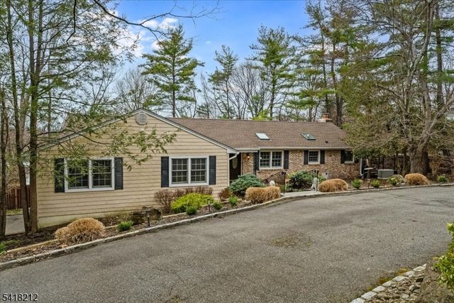 7 Chadwick Rd, Livingston Twp., NJ 07039