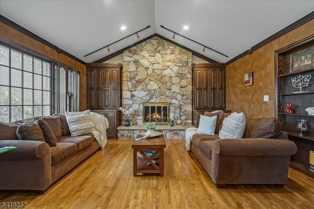 7 Chadwick Rd, Livingston Twp., NJ 07039