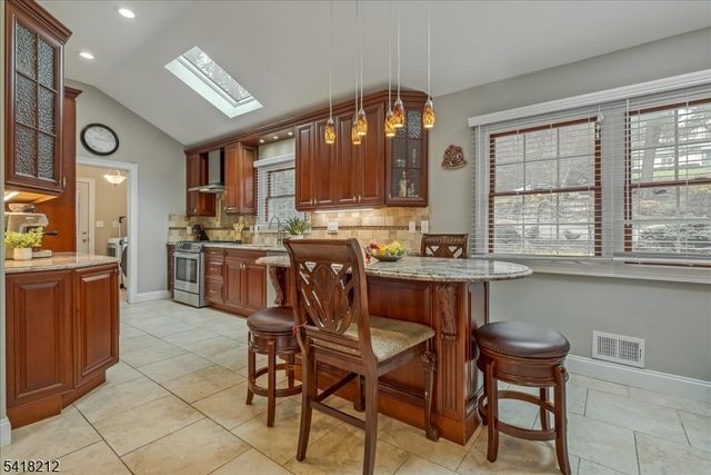 7 Chadwick Rd, Livingston Twp., NJ 07039