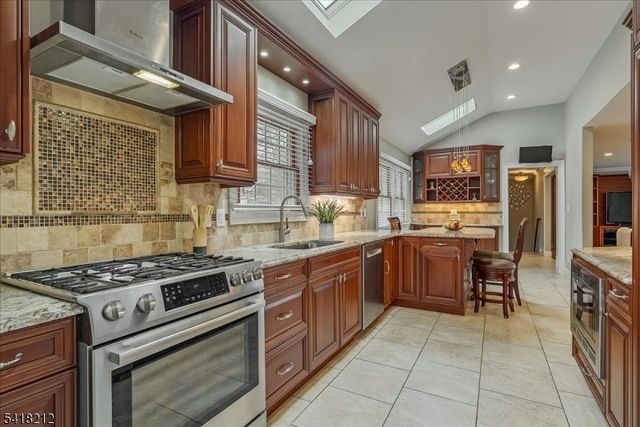 7 Chadwick Rd, Livingston Twp., NJ 07039