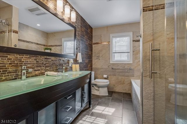 7 Chadwick Rd, Livingston Twp., NJ 07039