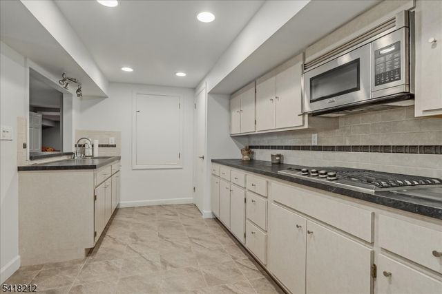 7 Chadwick Rd, Livingston Twp., NJ 07039