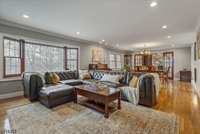 7 Chadwick Rd, Livingston Twp., NJ 07039