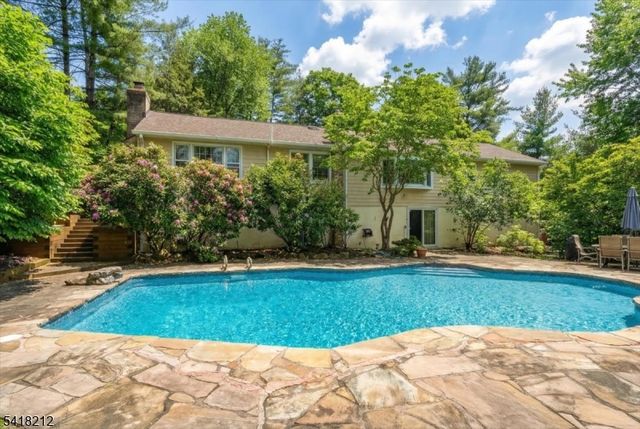 7 Chadwick Rd, Livingston Twp., NJ 07039