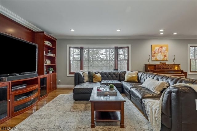 7 Chadwick Rd, Livingston Twp., NJ 07039