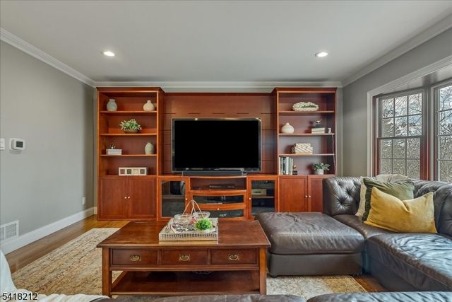 7 Chadwick Rd, Livingston Twp., NJ 07039