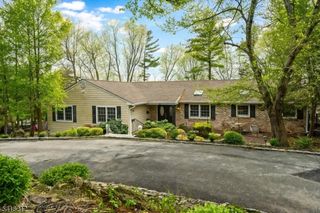 7 Chadwick Rd, Livingston Twp., NJ 07039